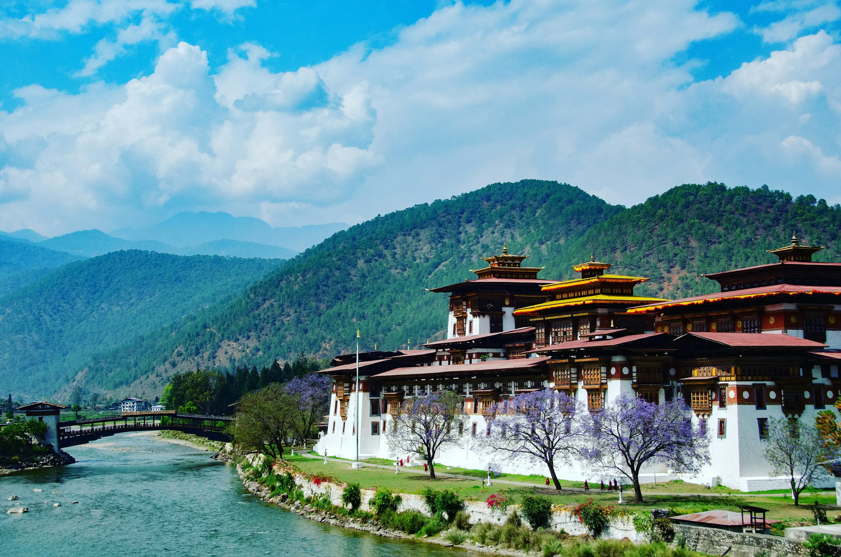 Bhutan – Festival Spectacle & Himalayan Beauty